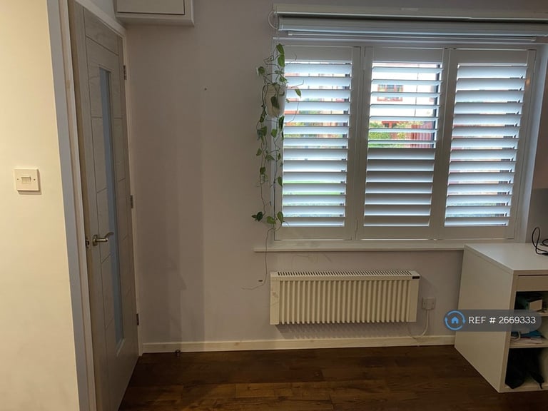 1 bedroom flat in Weare Court, Bristol, BS1 (1 bed) (#2669333)