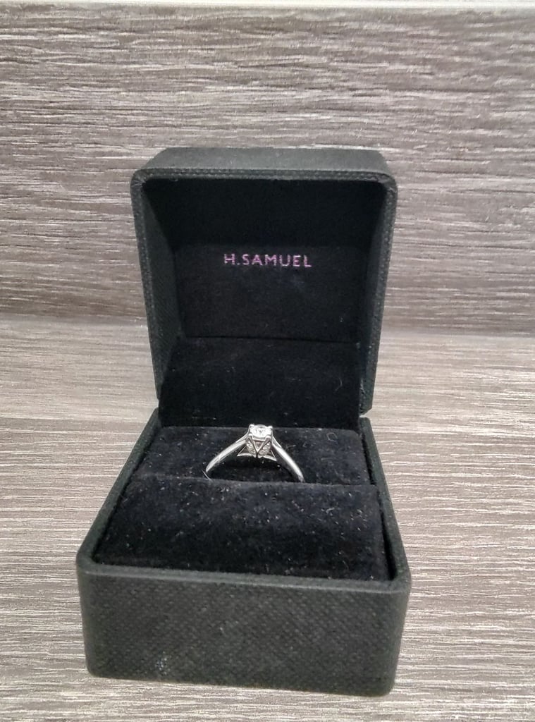 image for BEAUTIFUL H SAMUEL 9CT WHITE GOLD .25CT DIAMOND RING COST £799 NEW ORIGINAL BOX AND RECEIPT INCLUDED