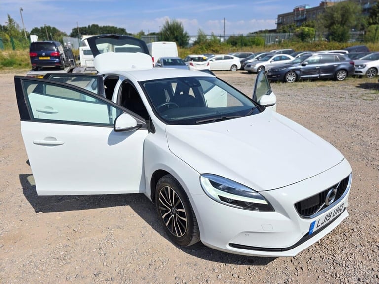 2019 Volvo V40 2.0 D2 Momentum Edition Auto Euro 6 (s/s) 5dr Hatchback Diesel Automatic