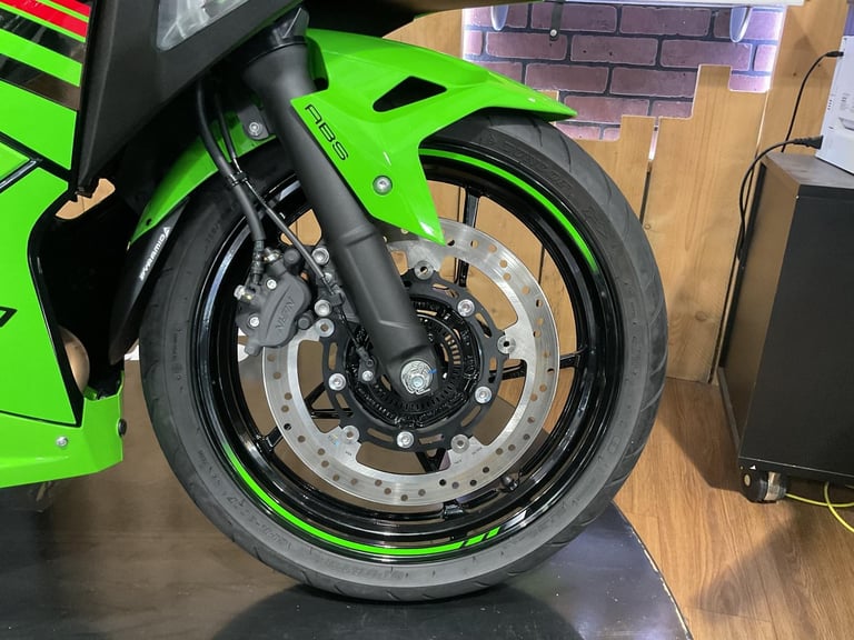 Kawasaki Ninja 500 SE KRT with just 2300 Miles and One Owner! FREE UK DELIVERY!