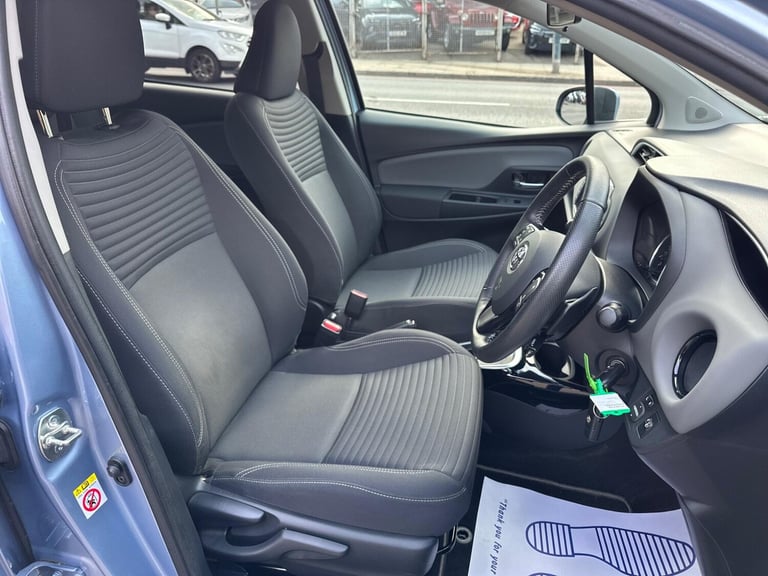 2016 Toyota Yaris 1.33 Dual VVT-i Design Multidrive S Euro 6 5dr HATCHBACK Petrol Automatic