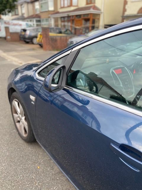 FOR SALE – 2011 Vauxhall Astra 1.6 Hatchback Automatic  – 88,600 miles – Good condition
