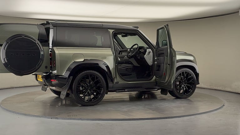 2024 Land Rover Defender 3.0 D300 X-Dynamic HSE 90 3dr Auto ESTATE DIESEL Automatic