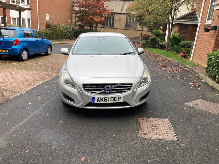 VOLVO S60 2 .4 SE LUX D5 AUTO 4 DOOR SALOON (2011) 