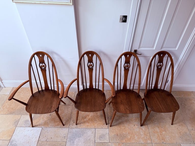 Ercol Extending Dining Table & 4 Chairs