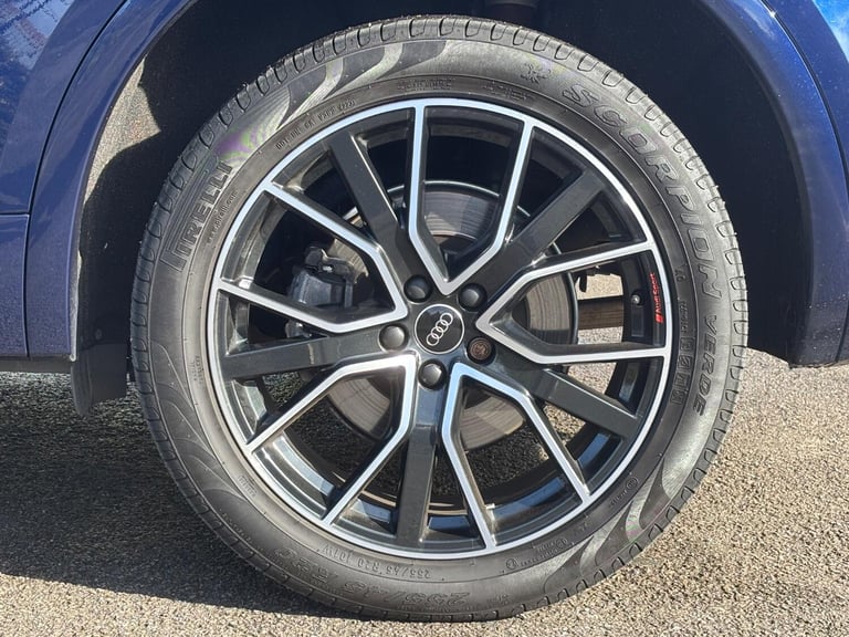 AUDI Q5 2.0 TDI 40 Black Edition 2024