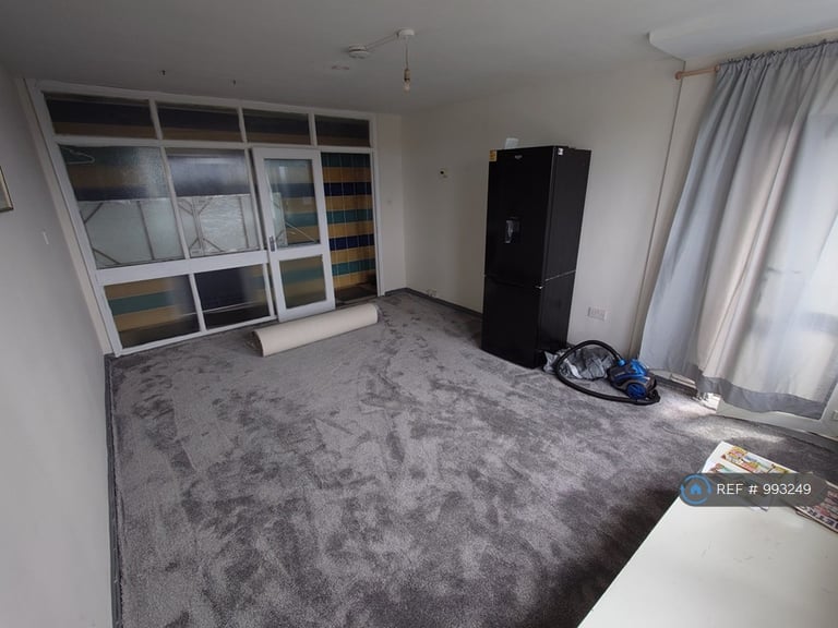 image for 3 bedroom flat in Academy Gardens, Northolt, UB5 (3 bed) (#993249)