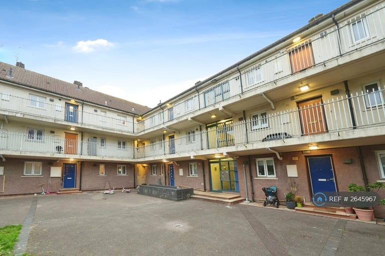 2 bedroom flat in Elton House, Bristol, BS2 (2 bed) (#2645967)