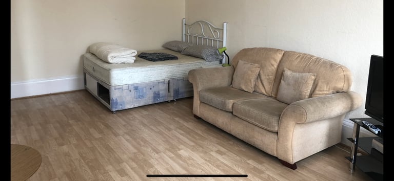 Pollokshields. DSS/Student/Professional ROOMs