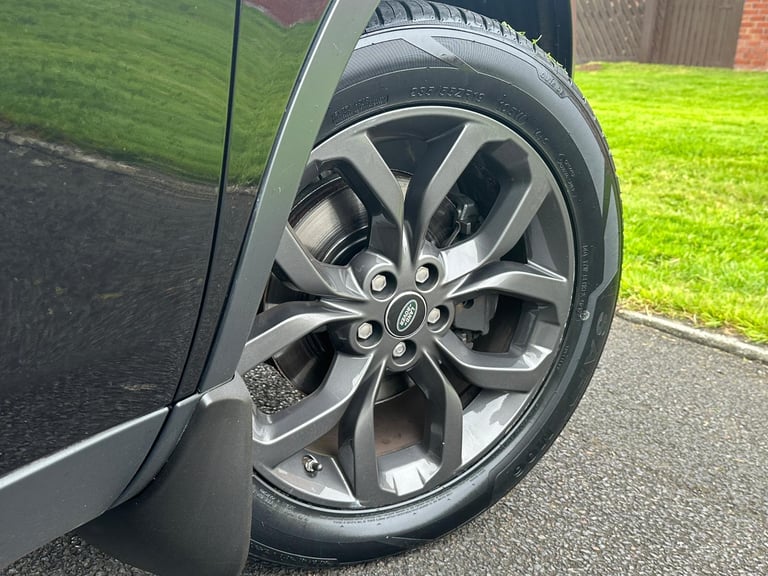 Land Rover Discovery Sport 4x4 / AUTO / 7 SEATS / HUGE SPEC 