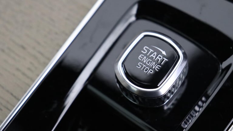 2025 Volvo XC90 T8 PHEV AWD Ultra Dark (Sunroof, 360 Camera, Bowers &amp; Wilkins Sound) ESTATE P...
