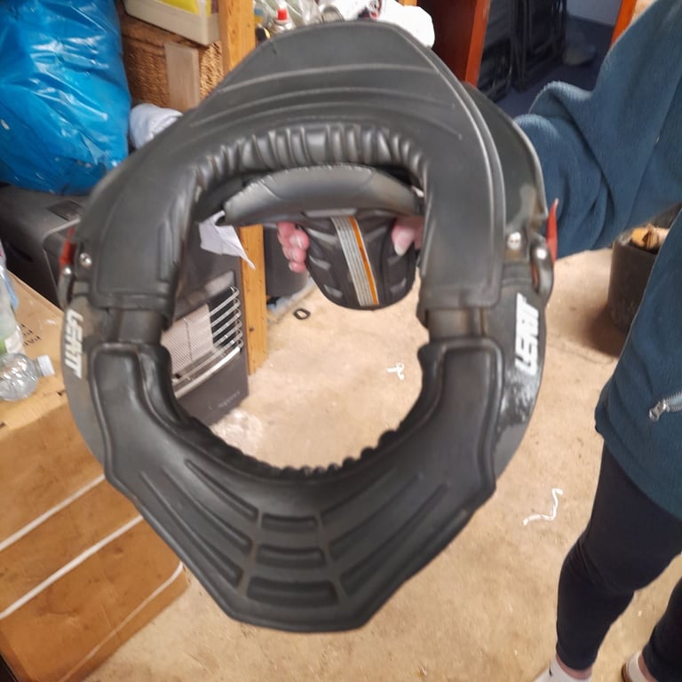 Motocross leatt neckbrace medium 