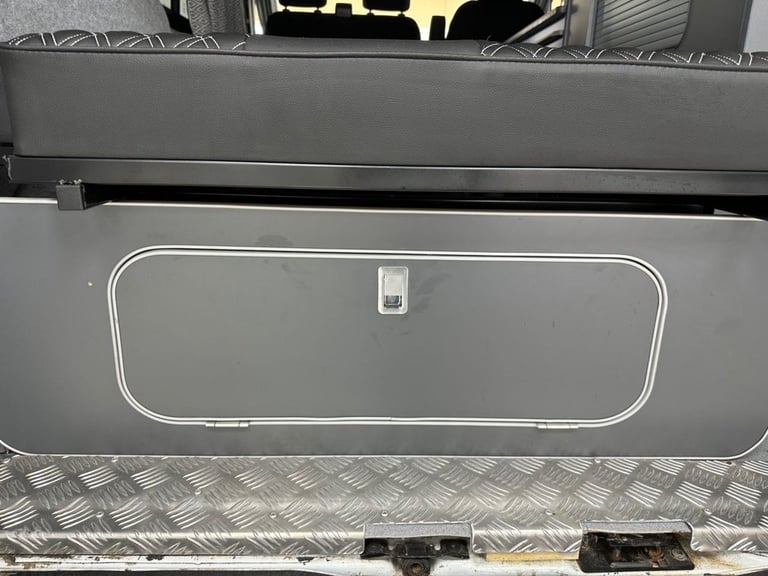 2015 Renault Trafic 1.6 dCi 27 Business camper conversion, 6 seats 5dr Diesel Manual SWB Standa C...