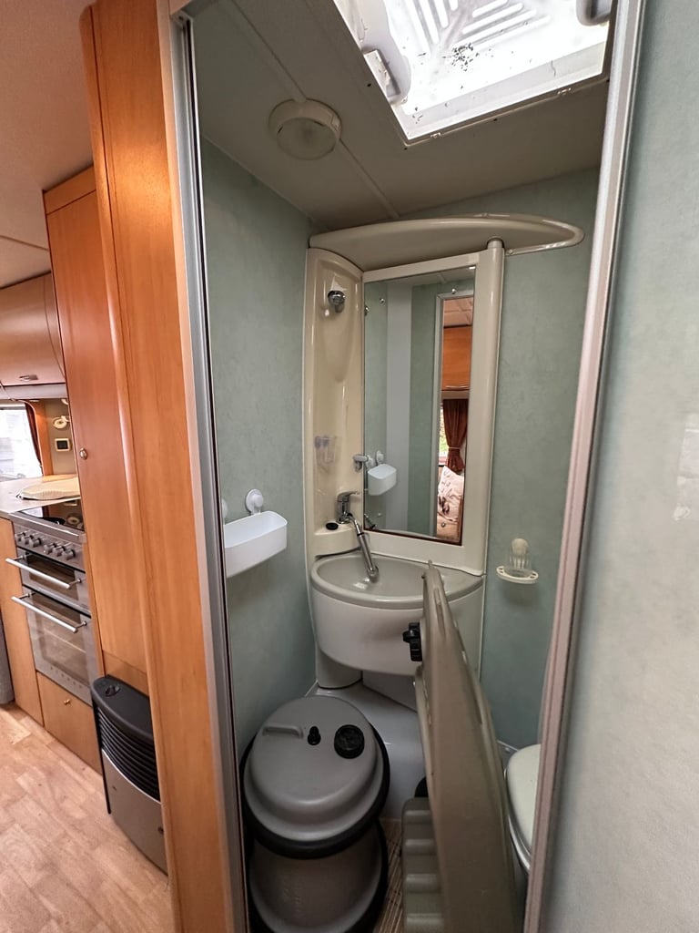 2007 SWIFT ORONSAY 6 BERTH, JUST SERVICED & DAMP TESTED