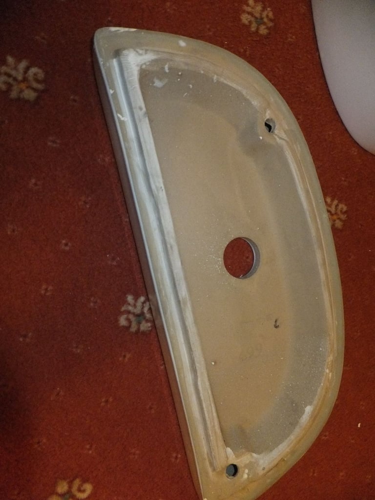 WHITE TOILET CISTERN CERAMIC TOP / CASE CLOSE COUPLED EXELLENT CONDITION