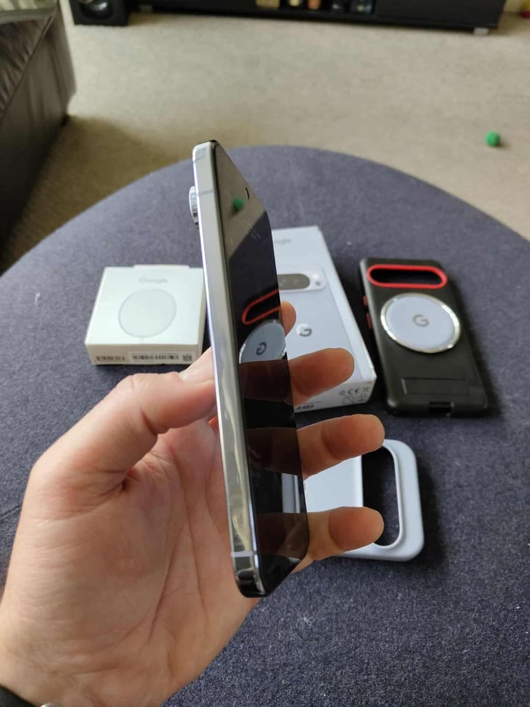 Google pixel 10 pro xl 256gb Moonstone & Pixelsnap charger & Ring stand  & Original google case 