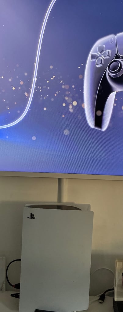 PlayStation 5 Disk 825GB + 1 White controllers