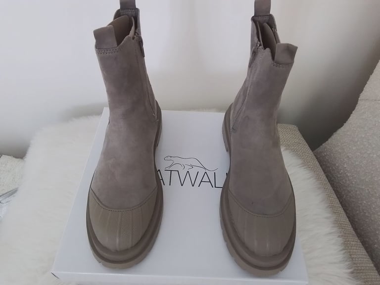 Boots Chelsea Ankle Boots Brand New Size 5.5 In Original Box 