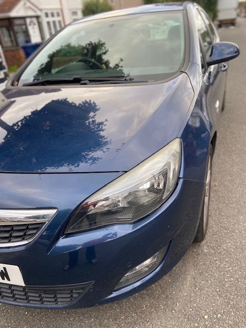 FOR SALE – 2011 Vauxhall Astra 1.6 Hatchback Automatic  – 88,600 miles – Good condition