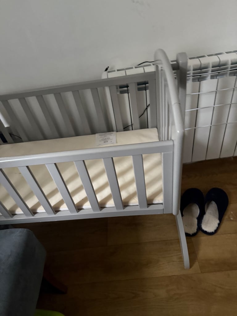 Baby Sophie Swinging Crib