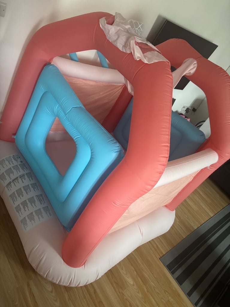 Bouncy castle 3+ years