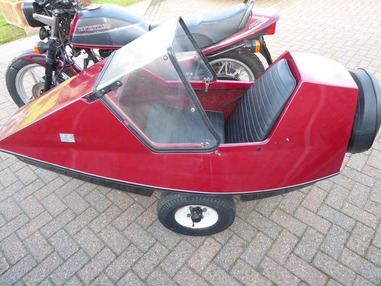 HONDA CB 450 SIDECAR OUT FIT SQUIRE SIDECAR HAD IT STARTS NEEDS A GOOD SERVICE