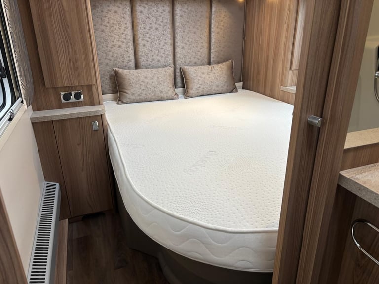 2022 SWIFT CHALLENGER 650, REAR FIXED ISLAND BED, CENTRE WASHROOM, ALDE, 