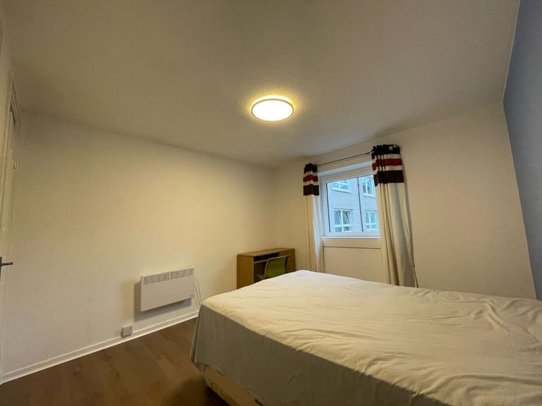 Modern Double Bedroom for let Ferryden Court, Whiteinch – Ideal for Student or Young Professional