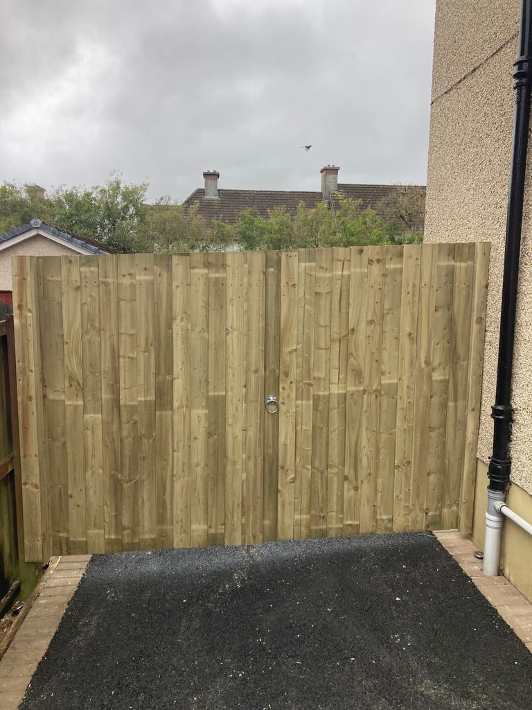 Fence and gate
