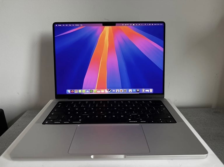 MacBook Pro m4 14” 16GB RAM 512GB Storage