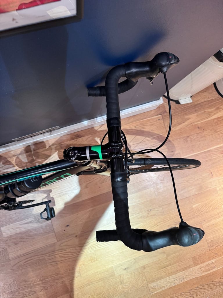 54cm Road Bike - Carrera Vanquish - Black and Green