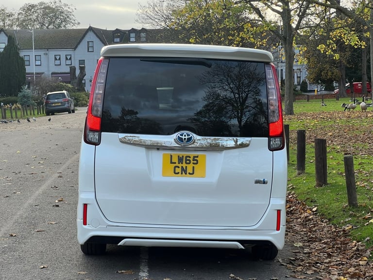 2015 Toyota Noah MPV Hybrid Electric  Automatic