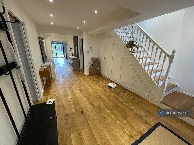 5 bedroom house in Wellesley Avenue, Iver, SL0 (5 bed) (#2637918)