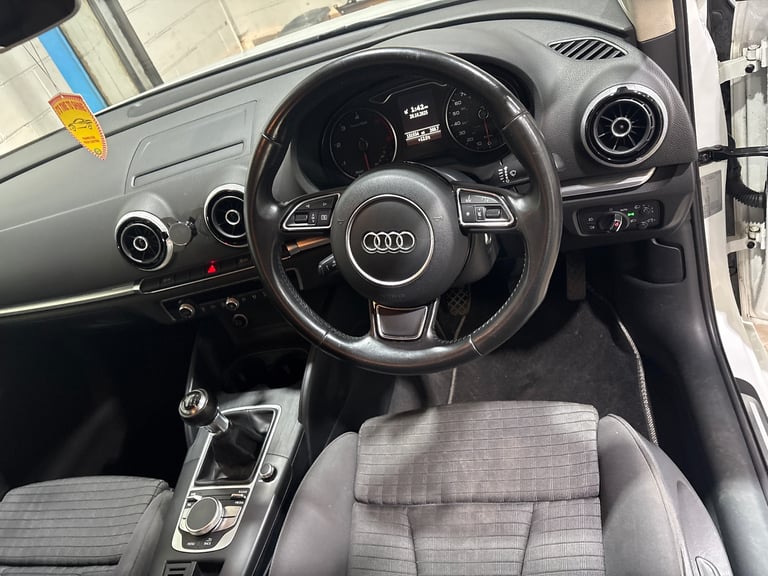 Audi, A3, Hatchback, 2015, Manual, 1598 (cc), 5 doors