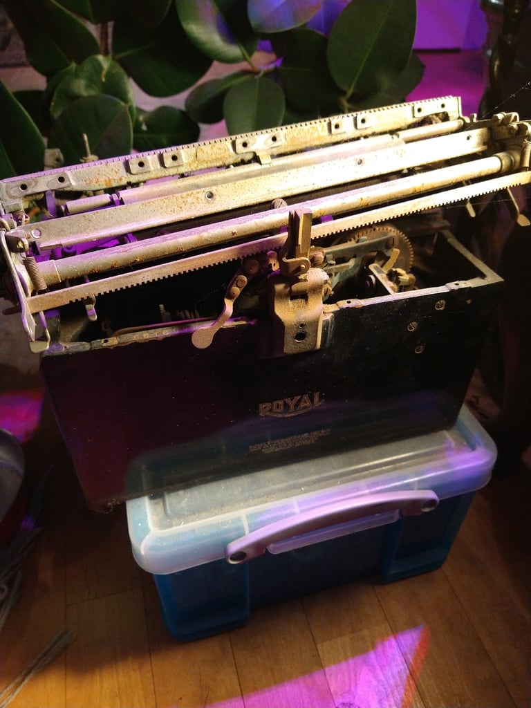 1930s "ROYAL" TYPEWRITER FOR RESTORATION PROJECT