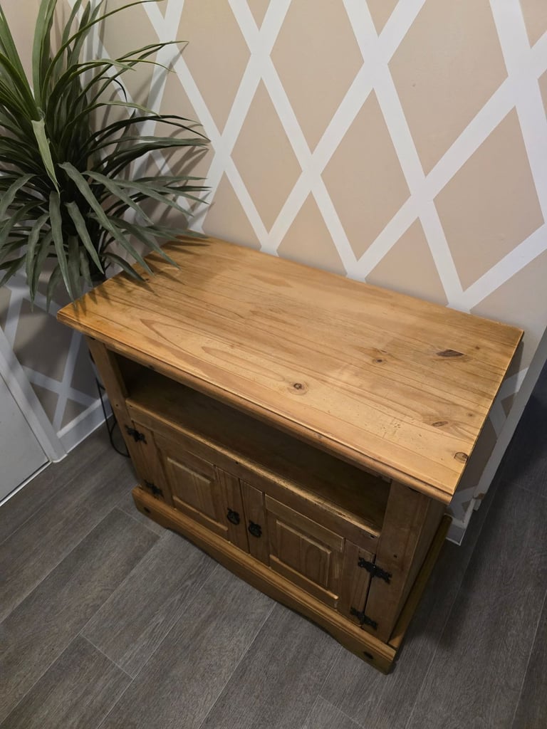 Mexican pine unit/sideboard/tv unit 