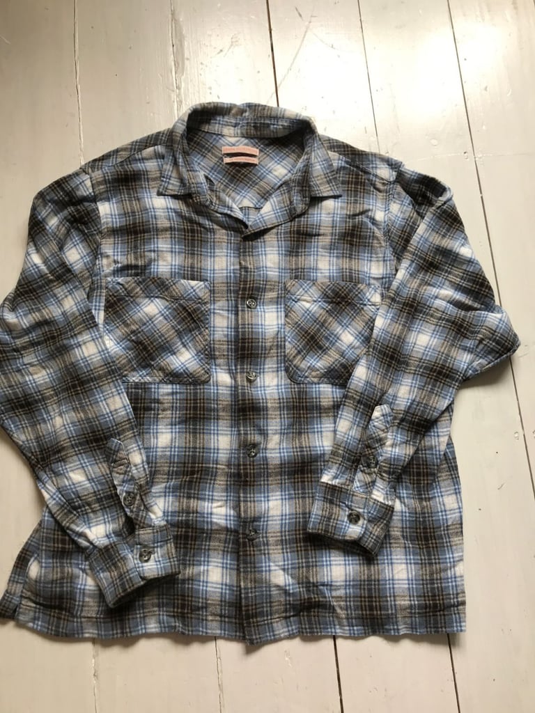 image for Teenage boy's (age 14/15?) cotton shirt medium. Chest measures 44" length 26" vgc