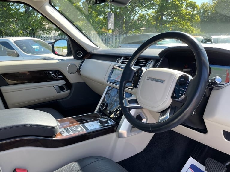 2019 Land Rover Range Rover 3.0 SD V6 Vogue black pack SUV 5dr Diesel Auto 4WD 275 bhp ESTATE Die...