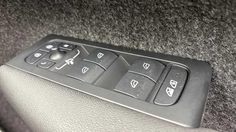 2025 Volvo XC40 2.0 B3P Ultra Dark 5dr Auto ESTATE PETROL Automatic