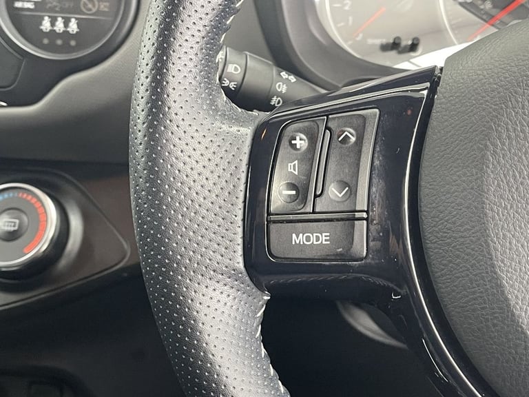 2017 Toyota Yaris 1.33 Dual VVT-i Design Hatchback 5dr Petrol Manual Euro 6 (Safety Sense) (9 Hat...