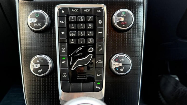 2017 Volvo V40 2.0 D2 R-Design Nav Plus Auto Euro 6 (s/s) 5dr Hatchback Diesel Automatic