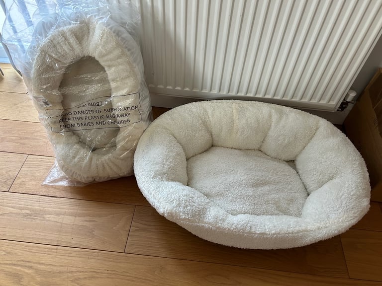 Dog Bed and 2 Liners