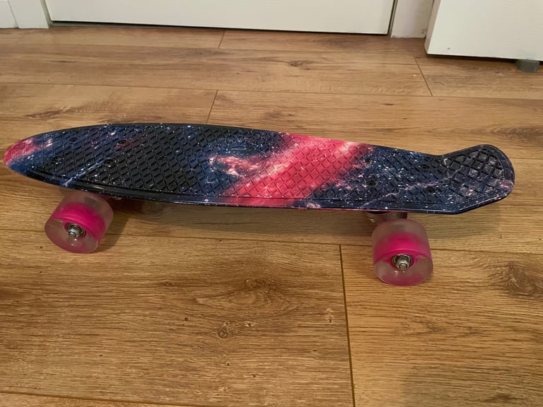 BELEEV 22 inch Skateboard for Kids Boys Girls Beginners