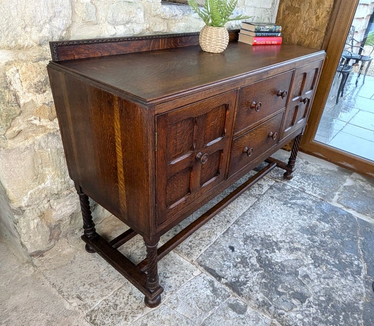 Arts & Crafts Oak Sideboard - Antique - Quarter Sawn Oak