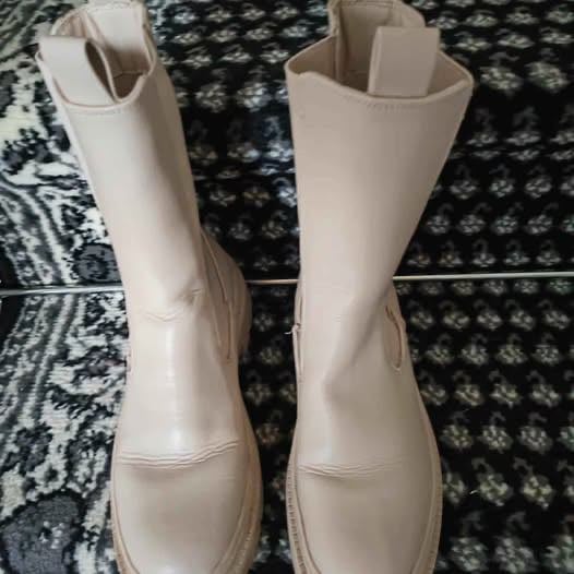 image for Ladies/ Teens pull on boots size 4