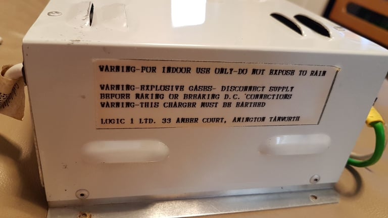LOGIC 1 power supply and battery charger with panel control for camper, caravan, motorhome or boat.