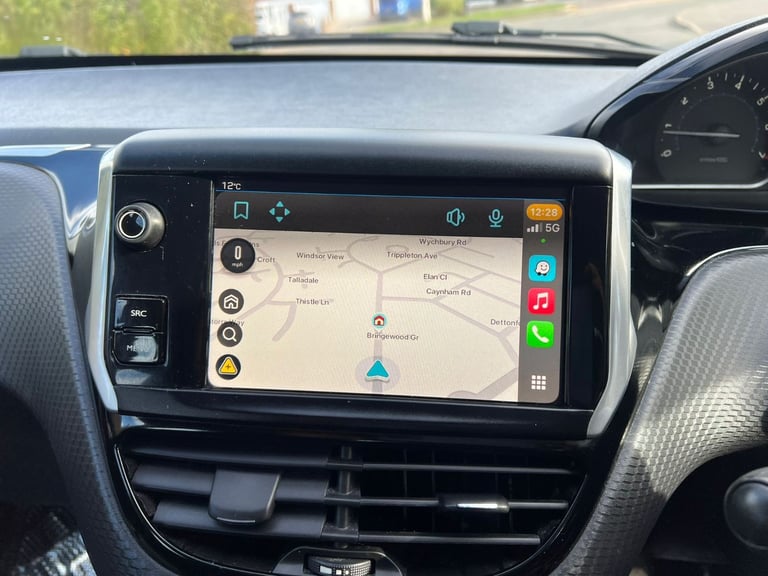 PEUGEOT 208 PURETECH 2017 WITH ONLY 33 K MILES EXCELLENT CONDITION