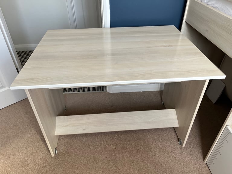 Mid sleeper cabin bed