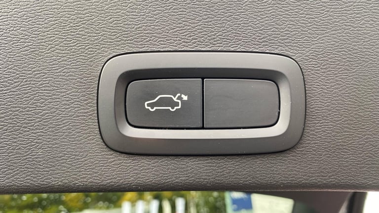 2021 Volvo XC40 2.0 B4P R DESIGN Pro 5dr Auto ESTATE PETROL Automatic