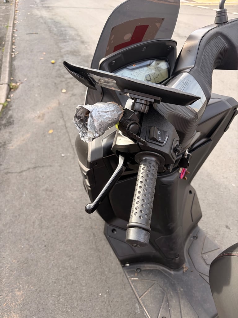 Aprilia, SXR, 2024, 49 (cc) 2400 miles 
